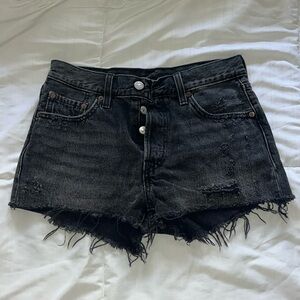Black Levi’s 501 denim shorts